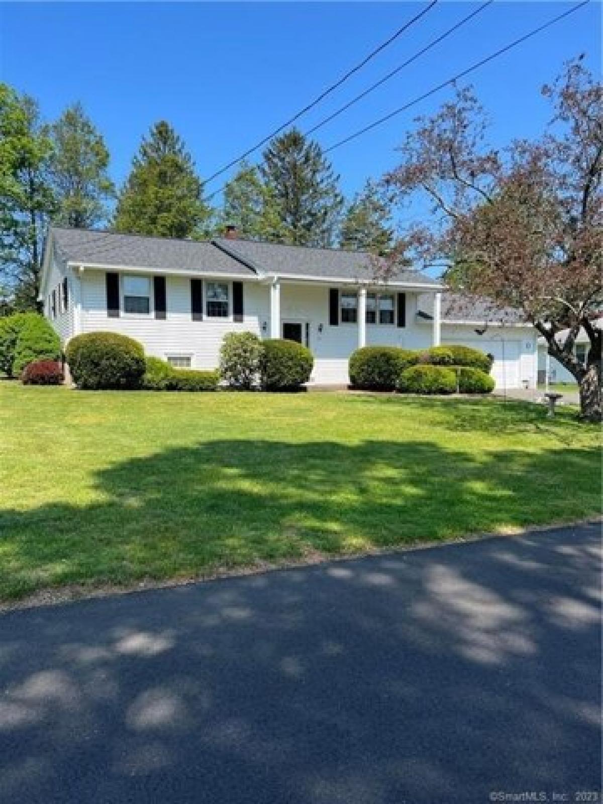 Picture of Home For Sale in Ansonia, Connecticut, United States