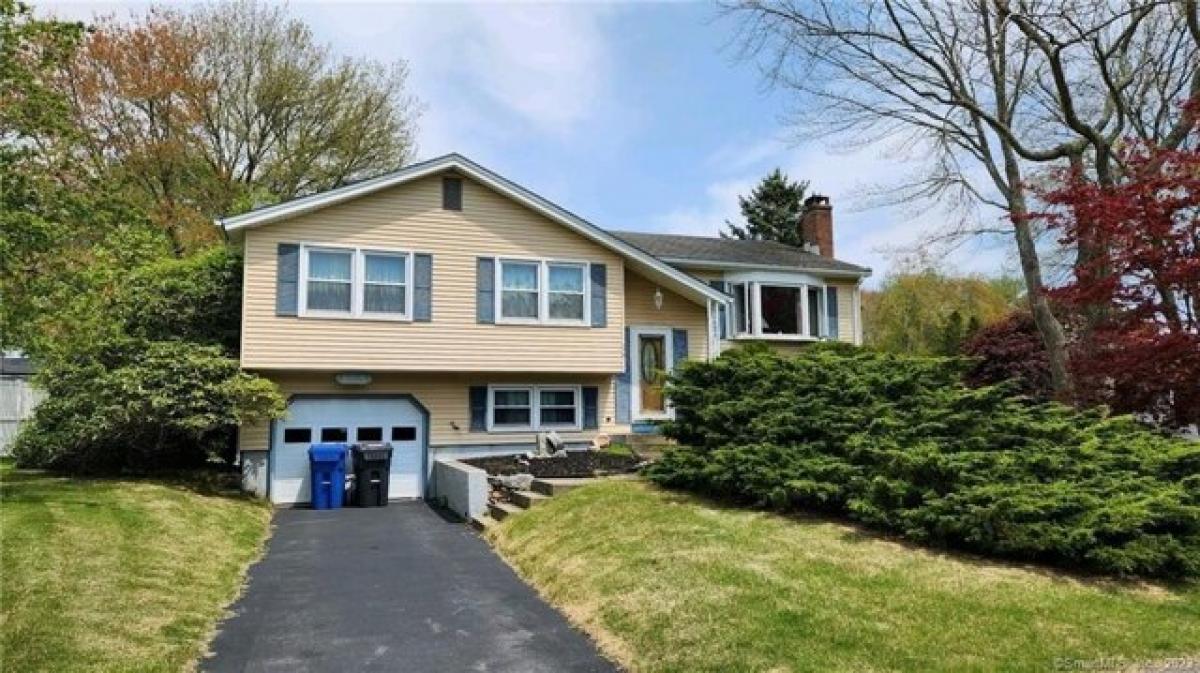 Picture of Home For Sale in Groton, Connecticut, United States