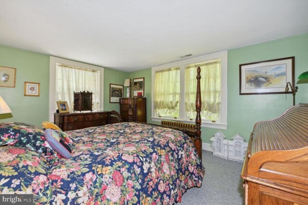 Picture of Home For Sale in Moorestown, New Jersey, United States
