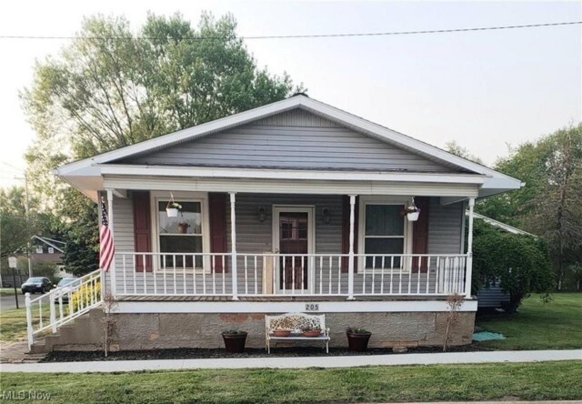 Picture of Home For Sale in Magnolia, Ohio, United States
