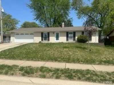 Home For Sale in Bridgeton, Missouri