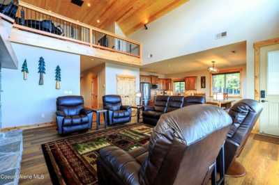 Home For Sale in Nordman, Idaho