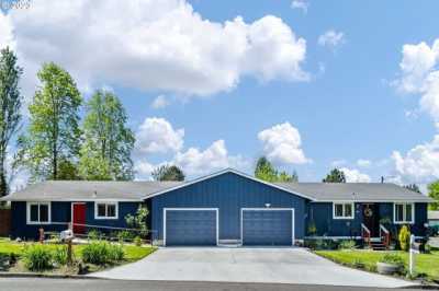 Home For Sale in Wood Village, Oregon