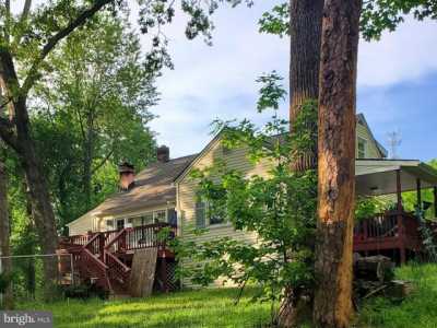 Home For Sale in Triangle, Virginia