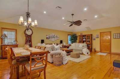 Home For Sale in Nesconset, New York