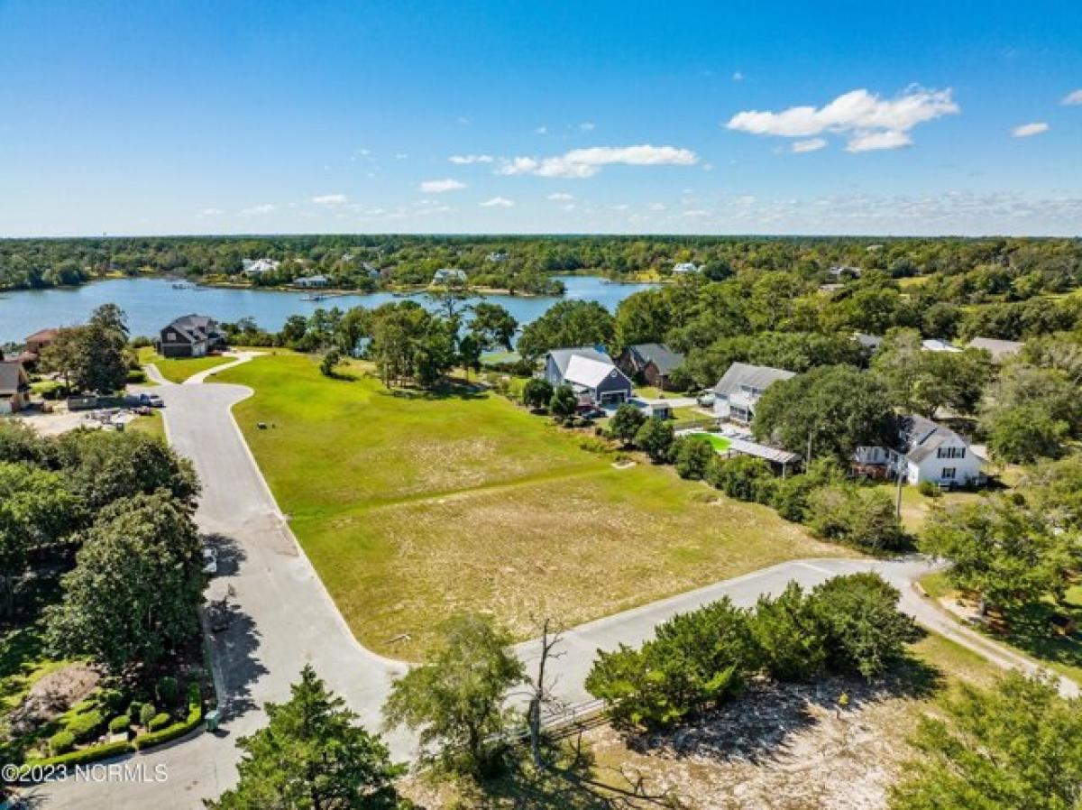 Picture of Residential Land For Sale in Swansboro, North Carolina, United States