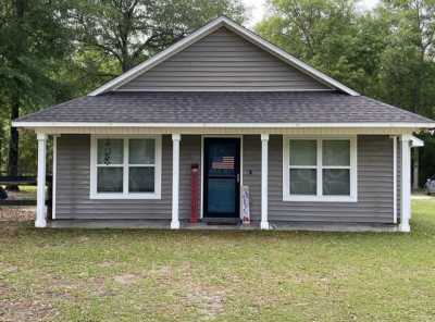Home For Sale in Lee, Florida