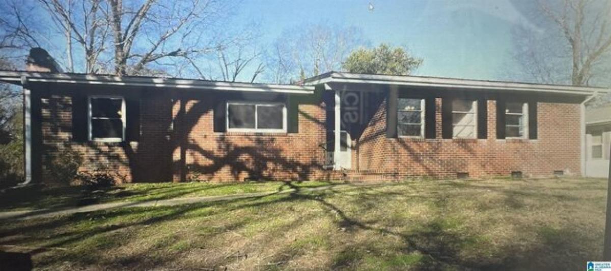 Picture of Home For Sale in Fairfield, Alabama, United States