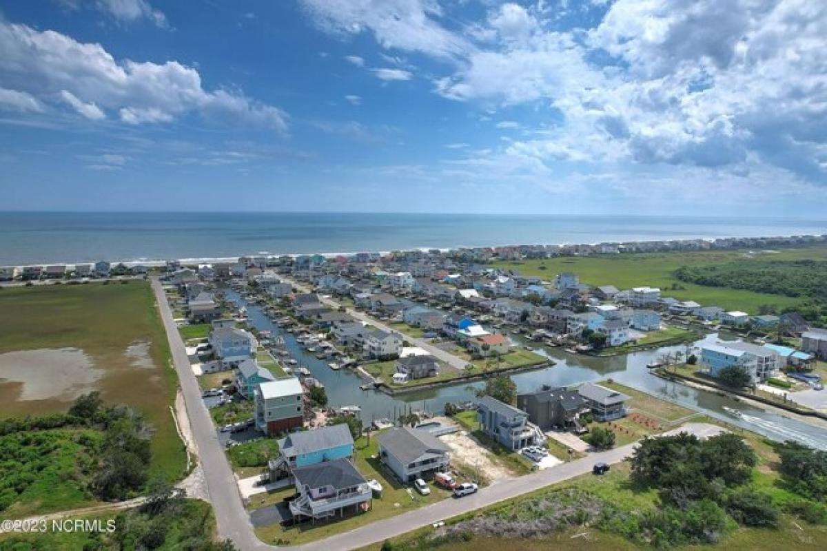 Picture of Residential Land For Sale in Holden Beach, North Carolina, United States