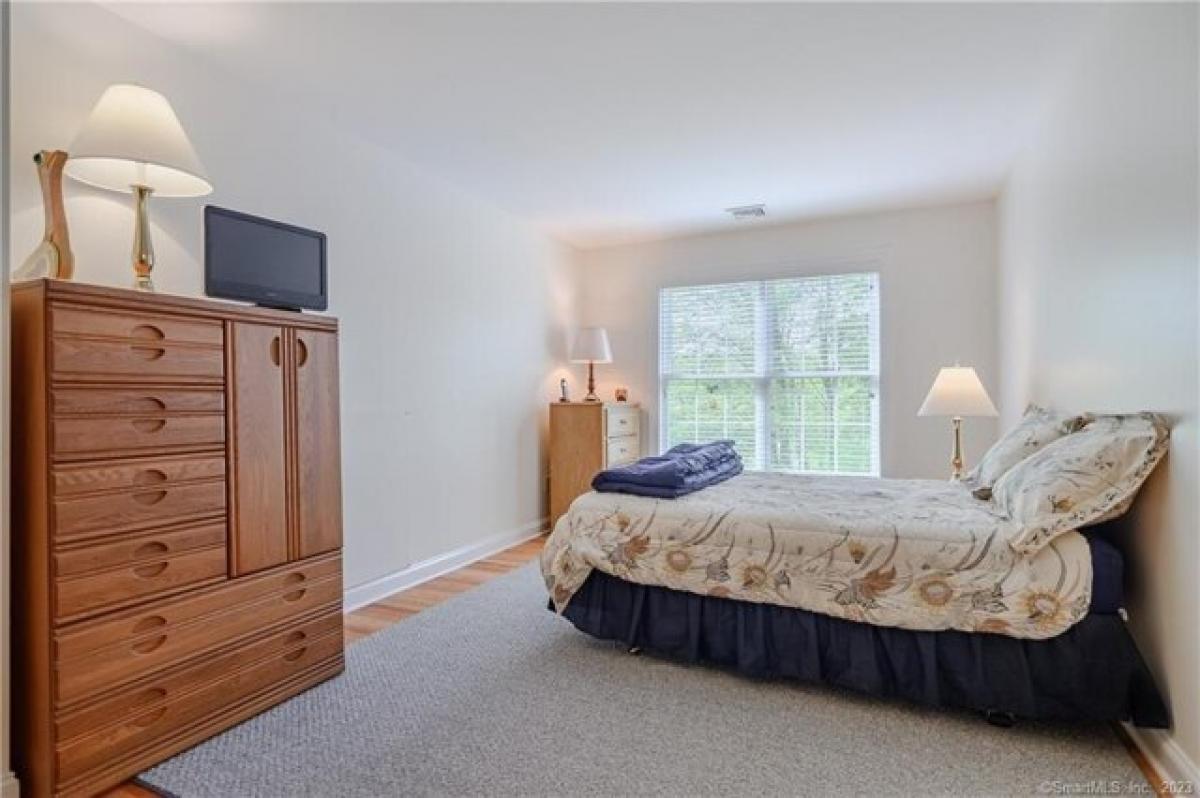 Picture of Home For Sale in Seymour, Connecticut, United States