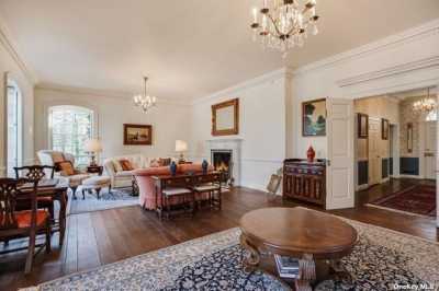 Home For Sale in Oyster Bay, New York