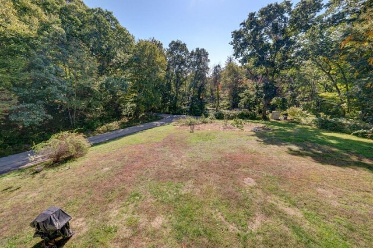 Picture of Home For Sale in Montville, Connecticut, United States