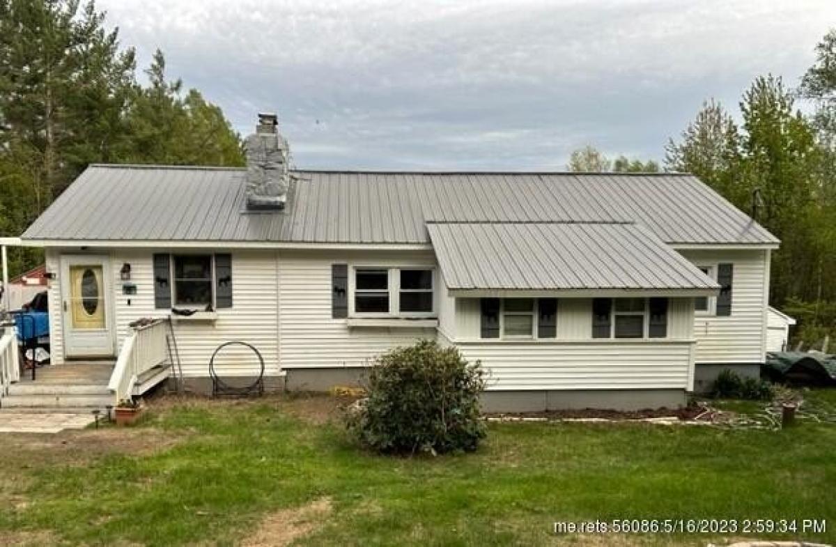 Picture of Home For Sale in Sangerville, Maine, United States