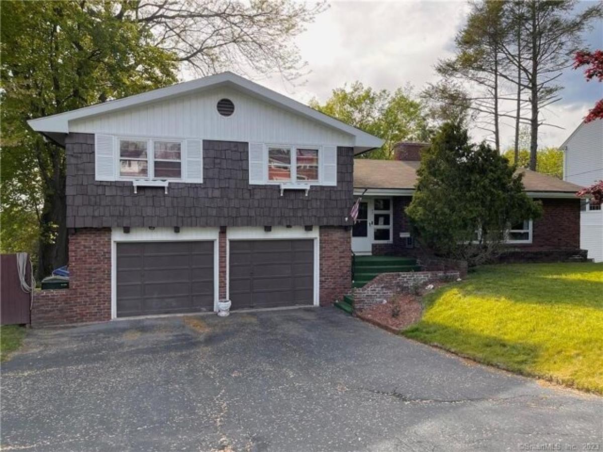Picture of Home For Sale in East Hartford, Connecticut, United States