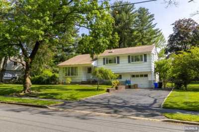 Home For Sale in Closter, New Jersey
