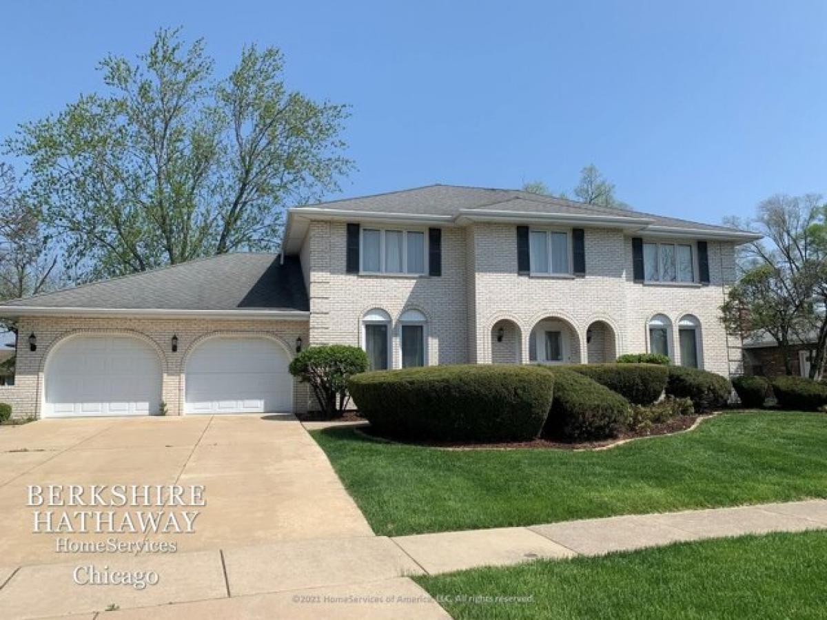 Picture of Home For Sale in Willowbrook, Illinois, United States
