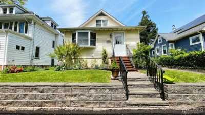 Home For Sale in Highland Park, New Jersey
