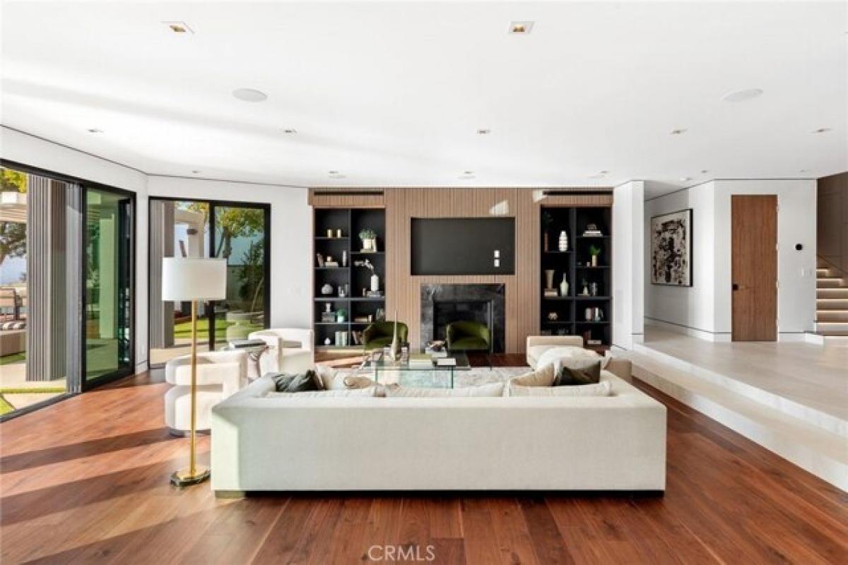 Picture of Home For Sale in Encino, California, United States