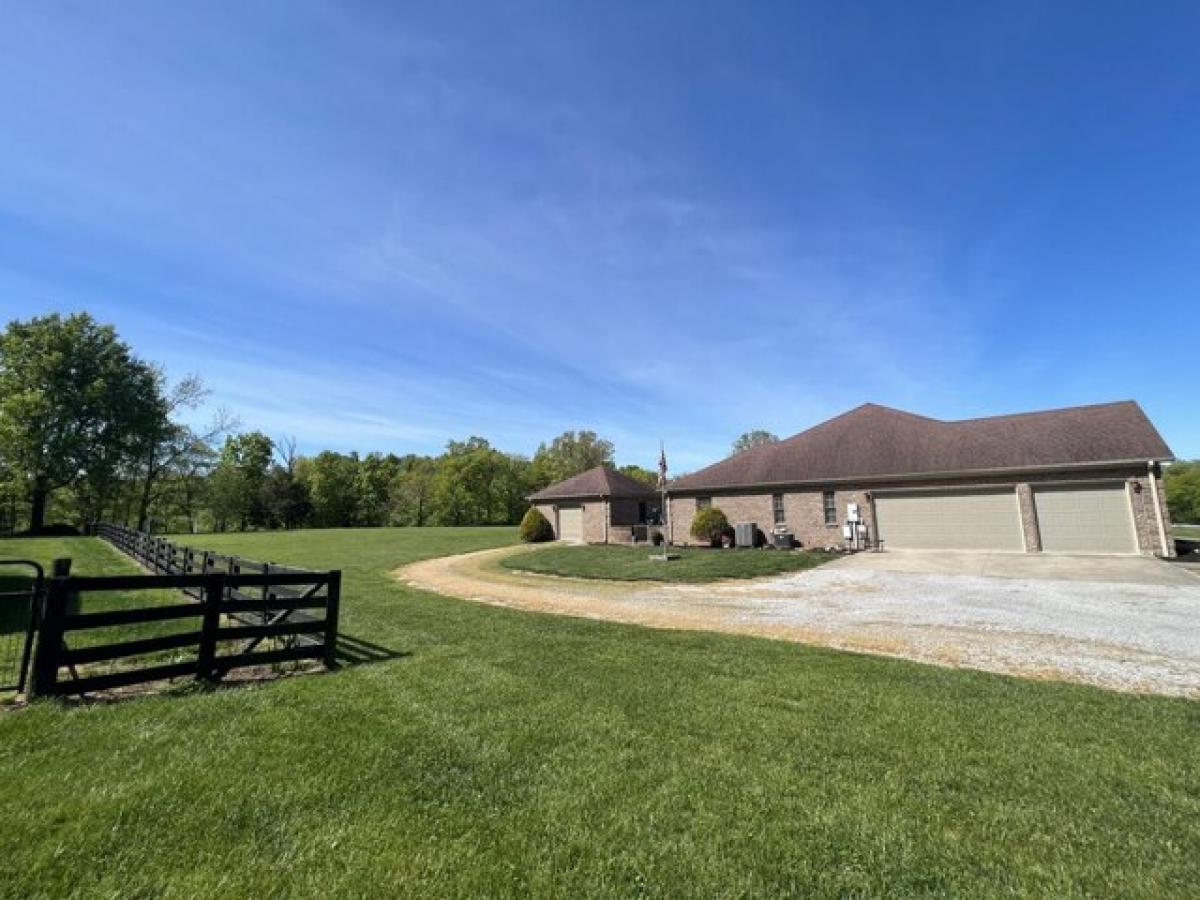 Picture of Home For Sale in Lancaster, Kentucky, United States