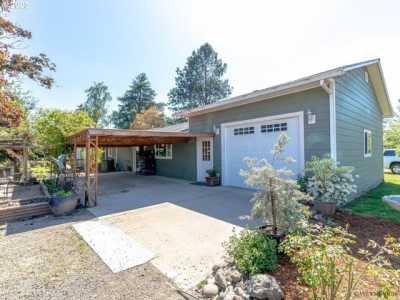 Home For Sale in Carlton, Oregon