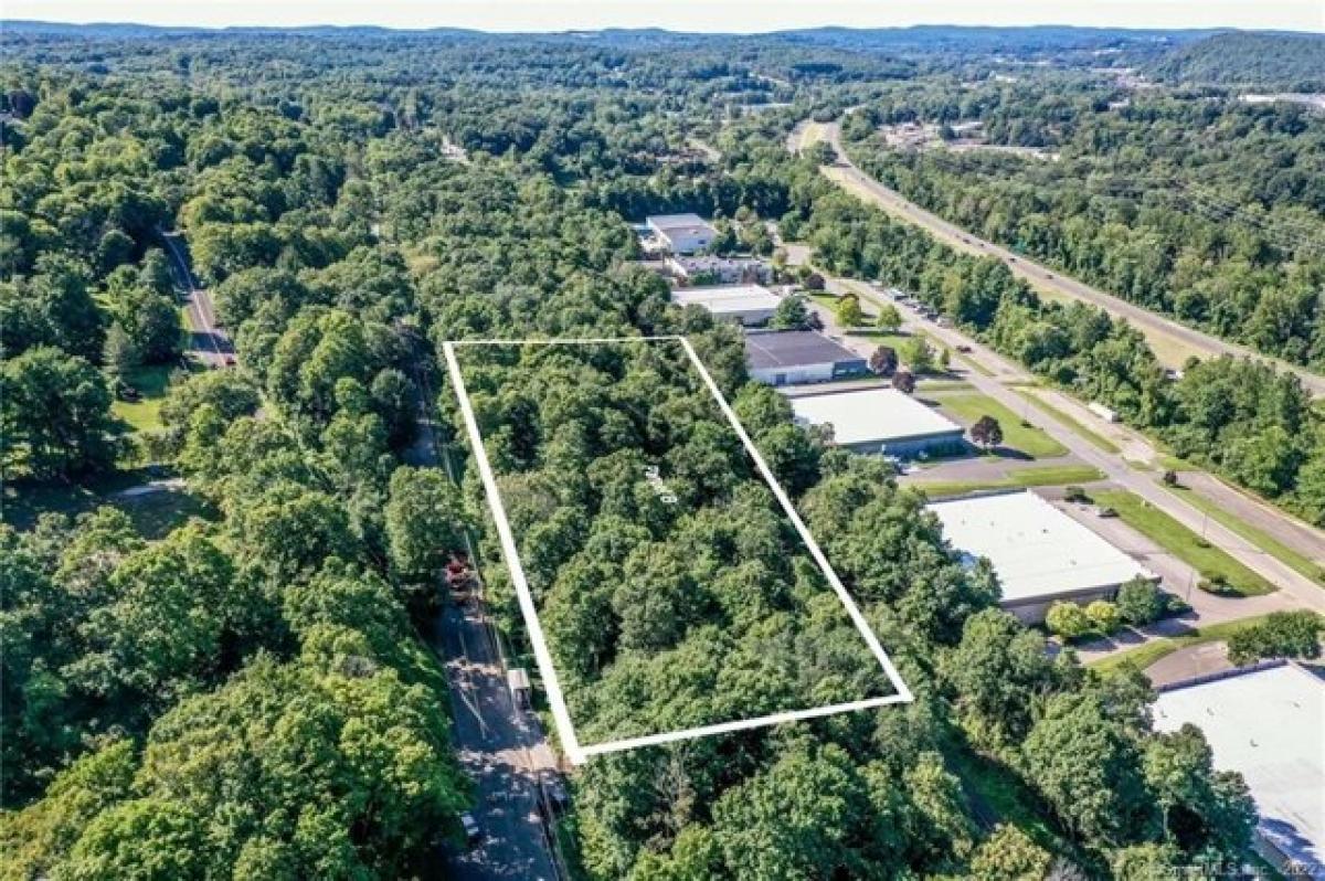 Picture of Residential Land For Sale in Brookfield, Connecticut, United States