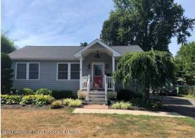 Home For Sale in Tinton Falls, New Jersey