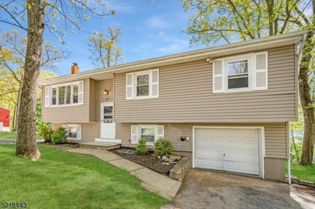 Picture of Home For Sale in Hopatcong, New Jersey, United States