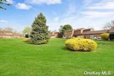 Home For Sale in Commack, New York