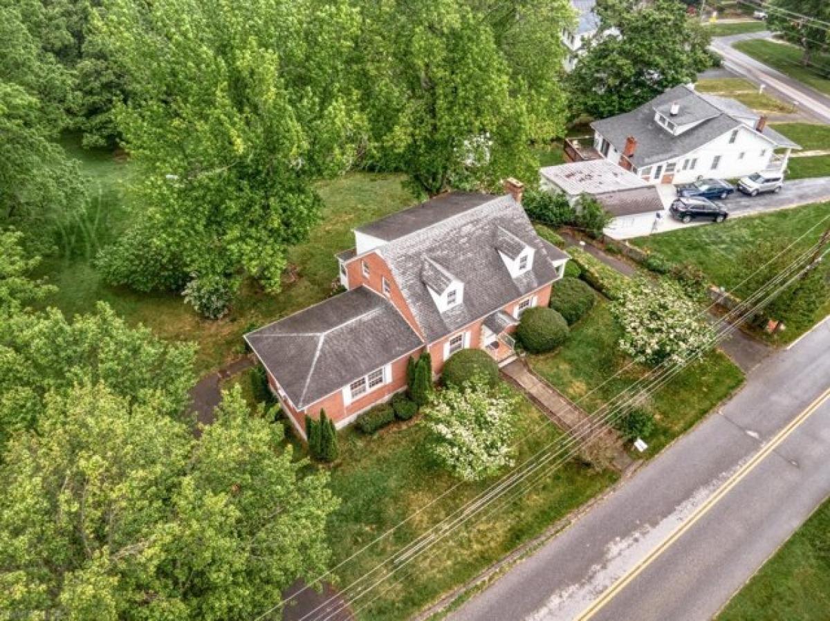 Picture of Home For Sale in Christiansburg, Virginia, United States