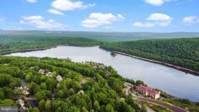 Home For Sale in Lake Harmony, Pennsylvania