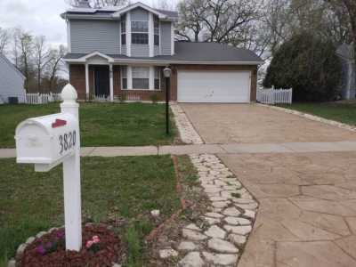 Home For Sale in Island Lake, Illinois