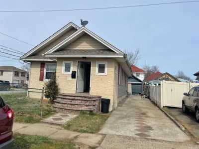 Home For Sale in Freeport, New York
