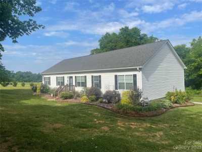 Home For Sale in Mount Pleasant, North Carolina