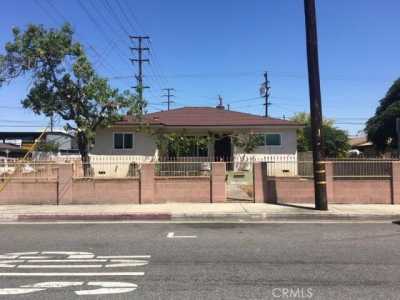 Home For Sale in Maywood, California