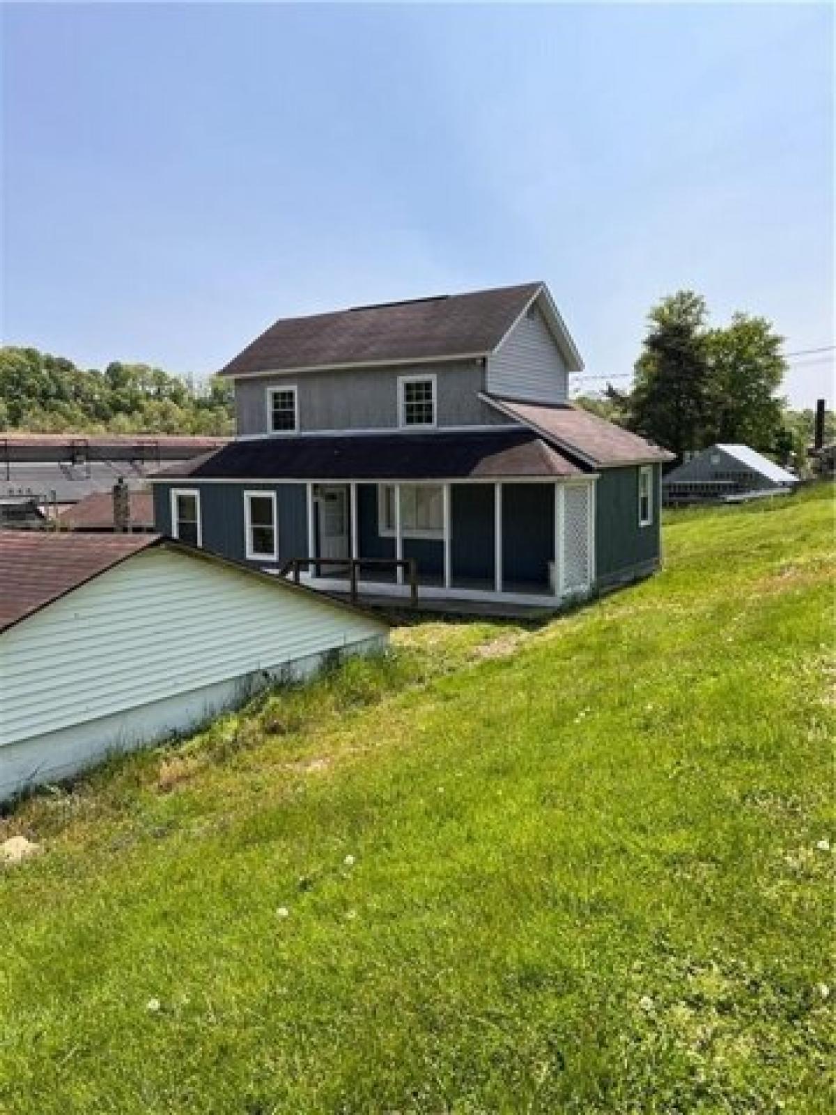 Picture of Home For Sale in Leechburg, Pennsylvania, United States