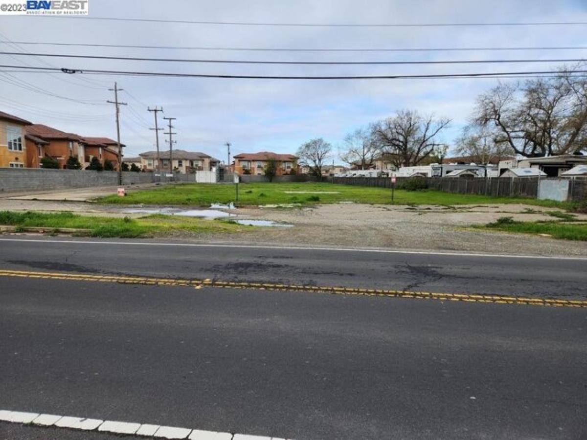 Picture of Residential Land For Sale in Elk Grove, California, United States