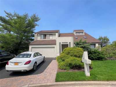 Home For Sale in Syosset, New York