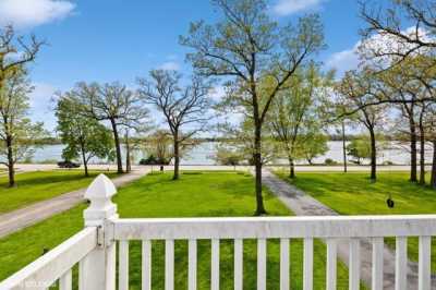 Home For Sale in Lake Zurich, Illinois