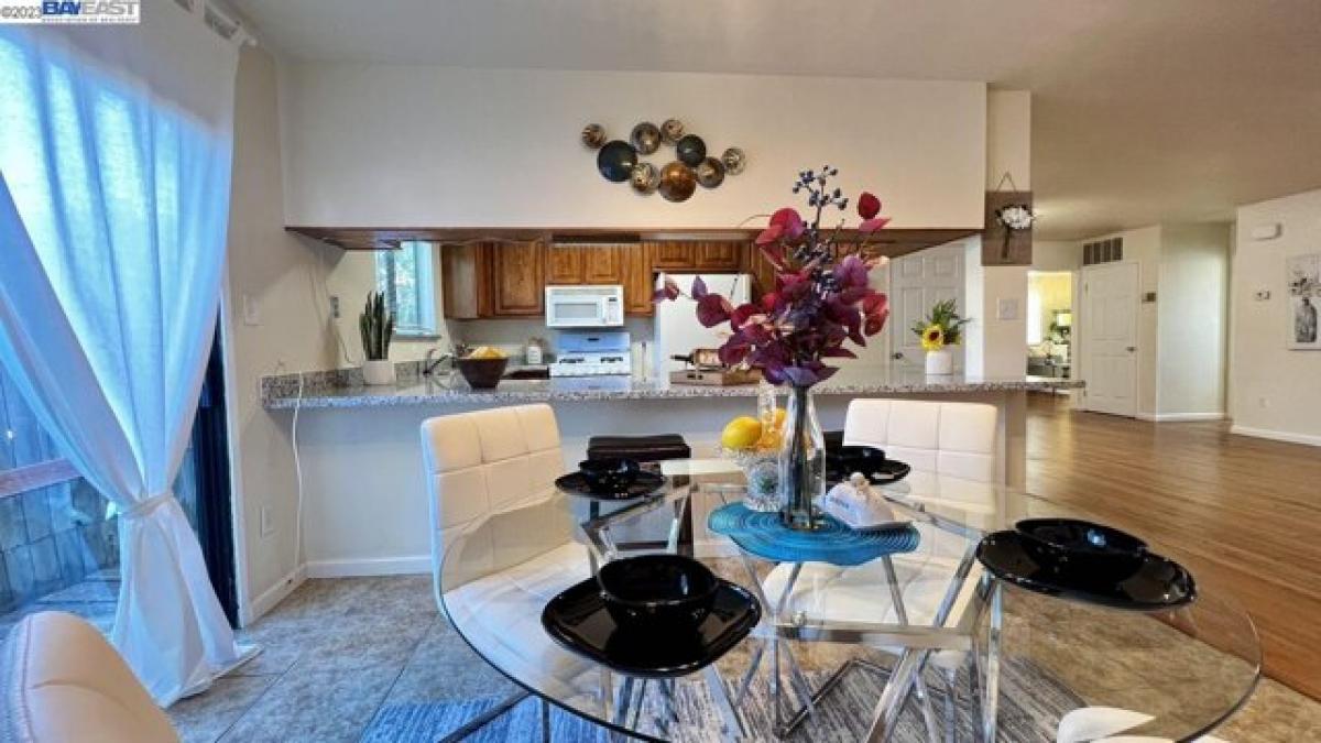 Picture of Home For Sale in El Sobrante, California, United States