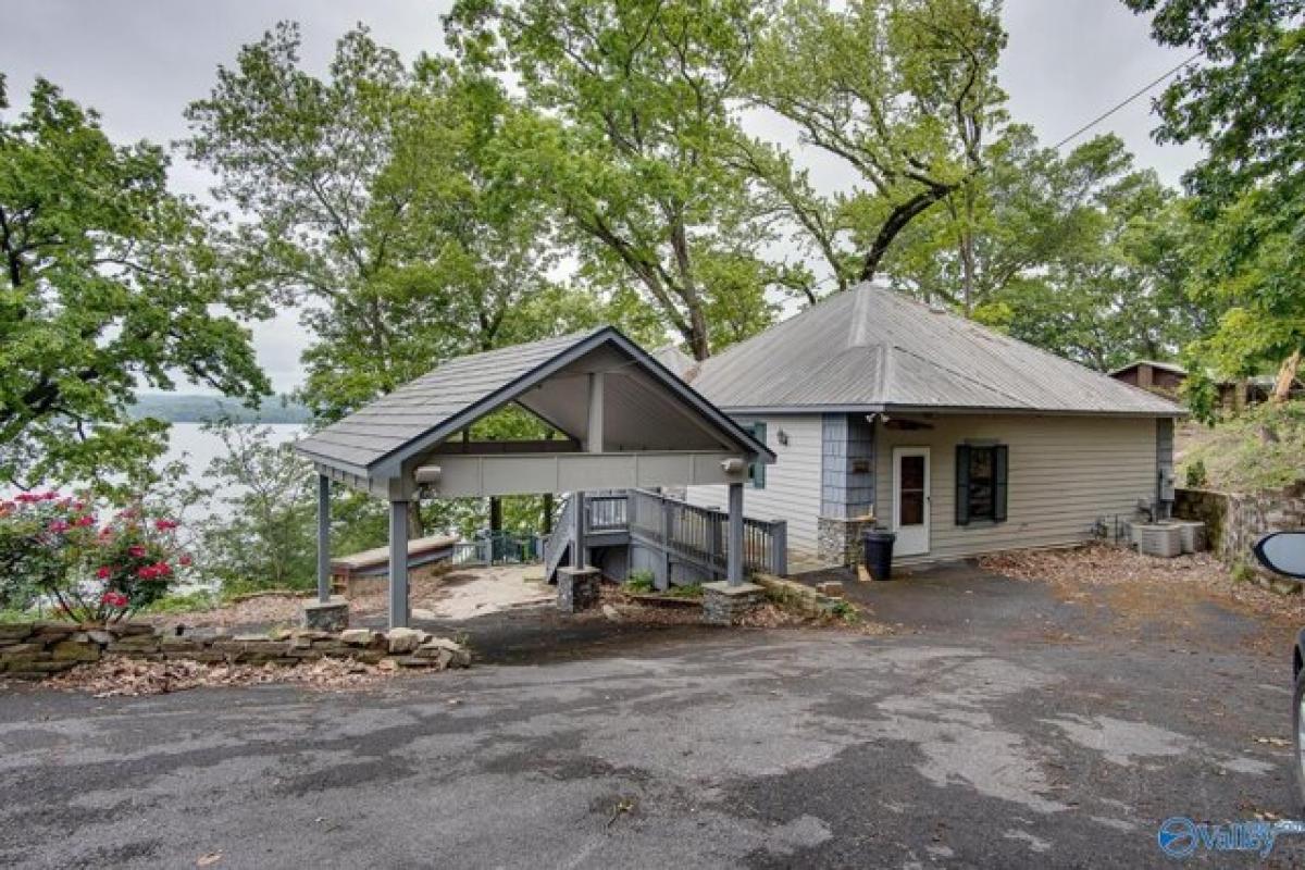 Picture of Home For Sale in Scottsboro, Alabama, United States