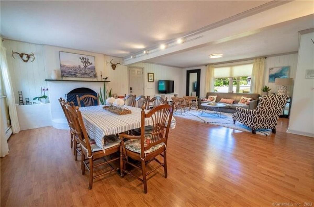 Picture of Home For Sale in North Branford, Connecticut, United States