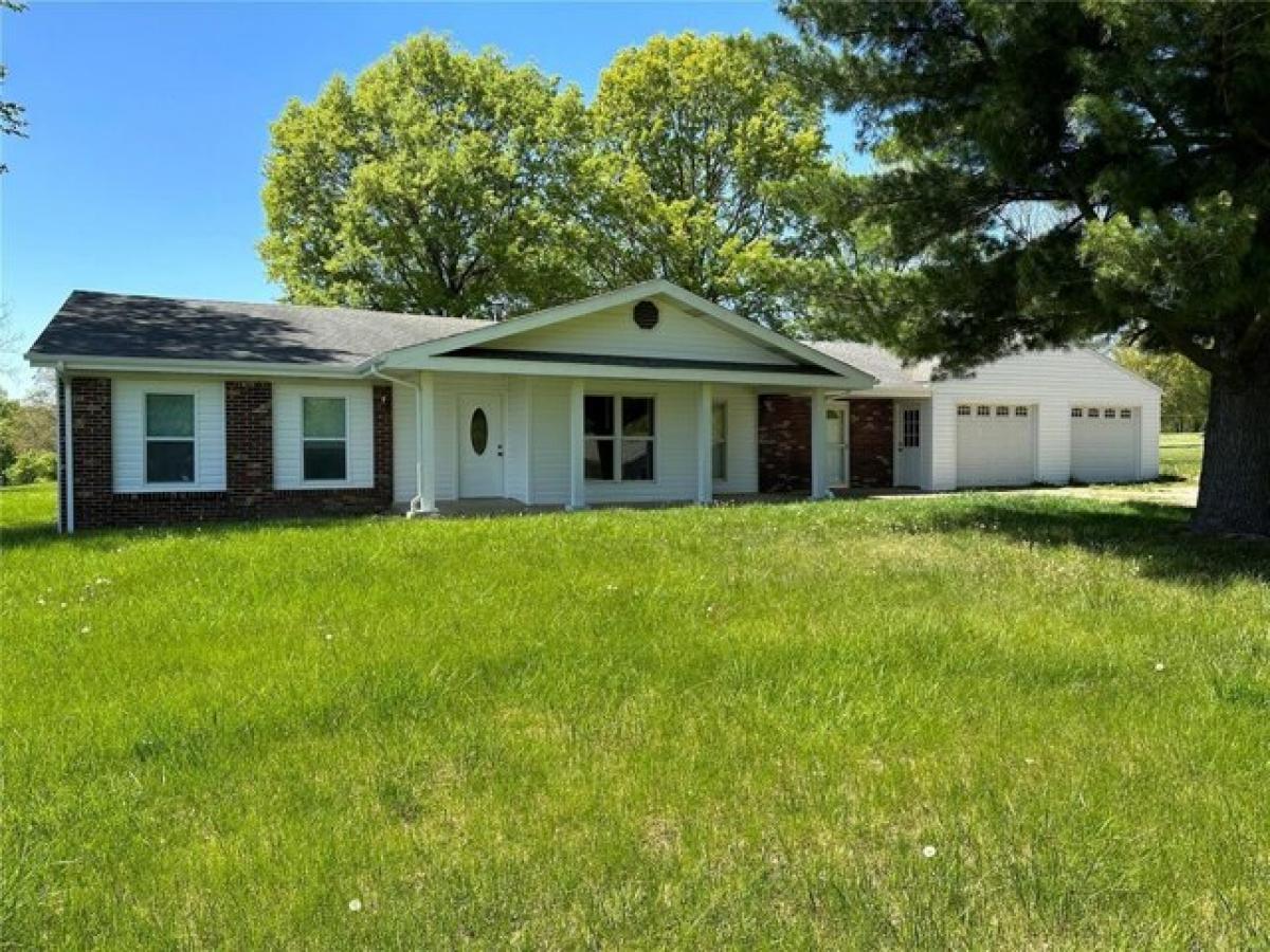 Picture of Home For Sale in Elsberry, Missouri, United States