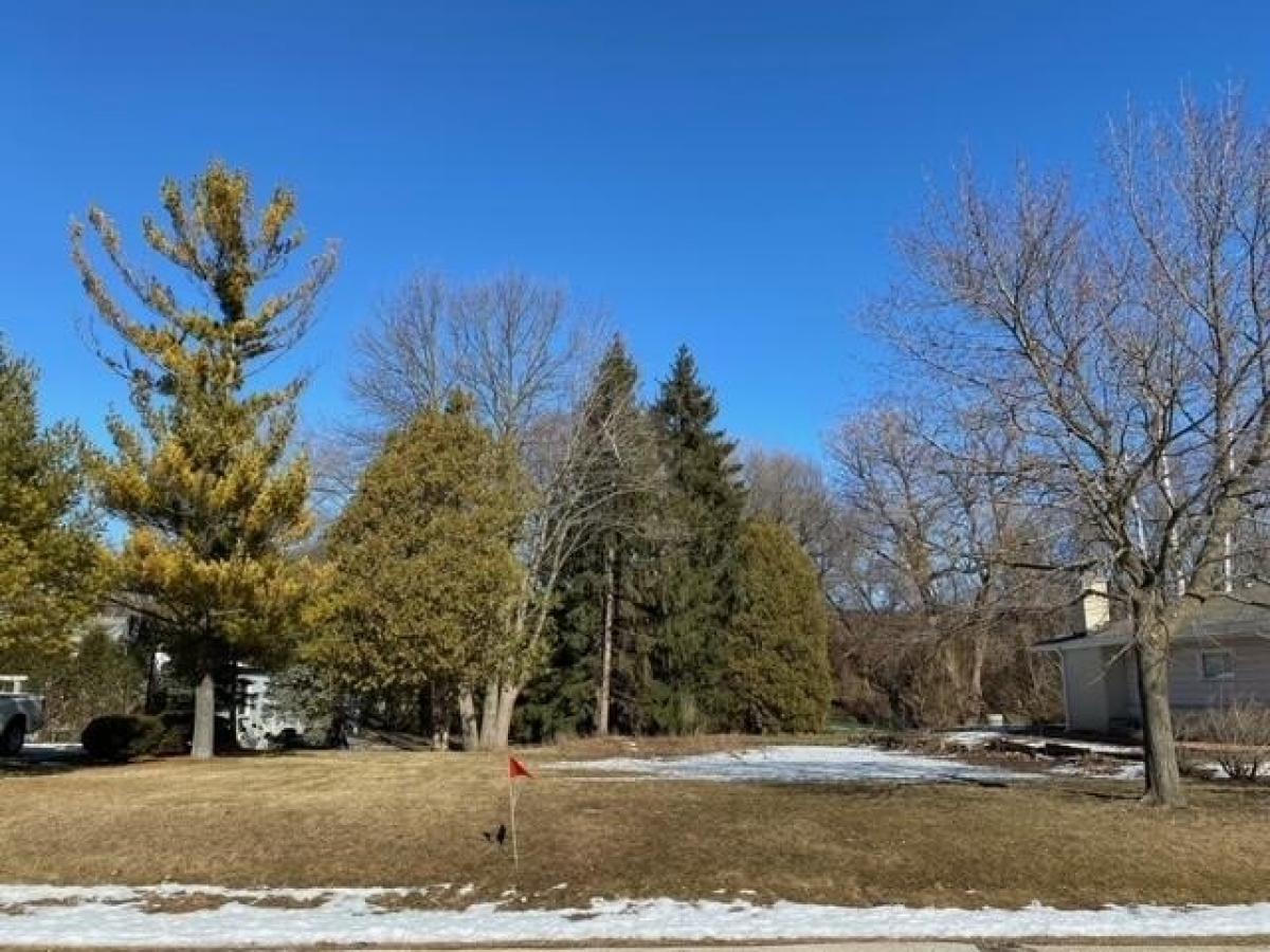 Picture of Residential Land For Sale in Glendale, Wisconsin, United States