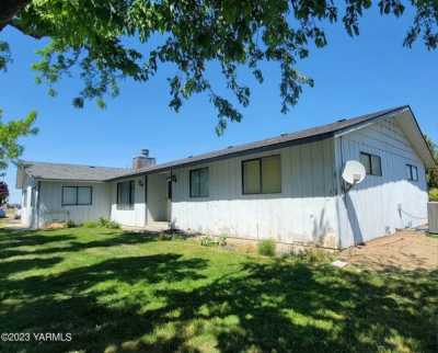 Home For Sale in Grandview, Washington