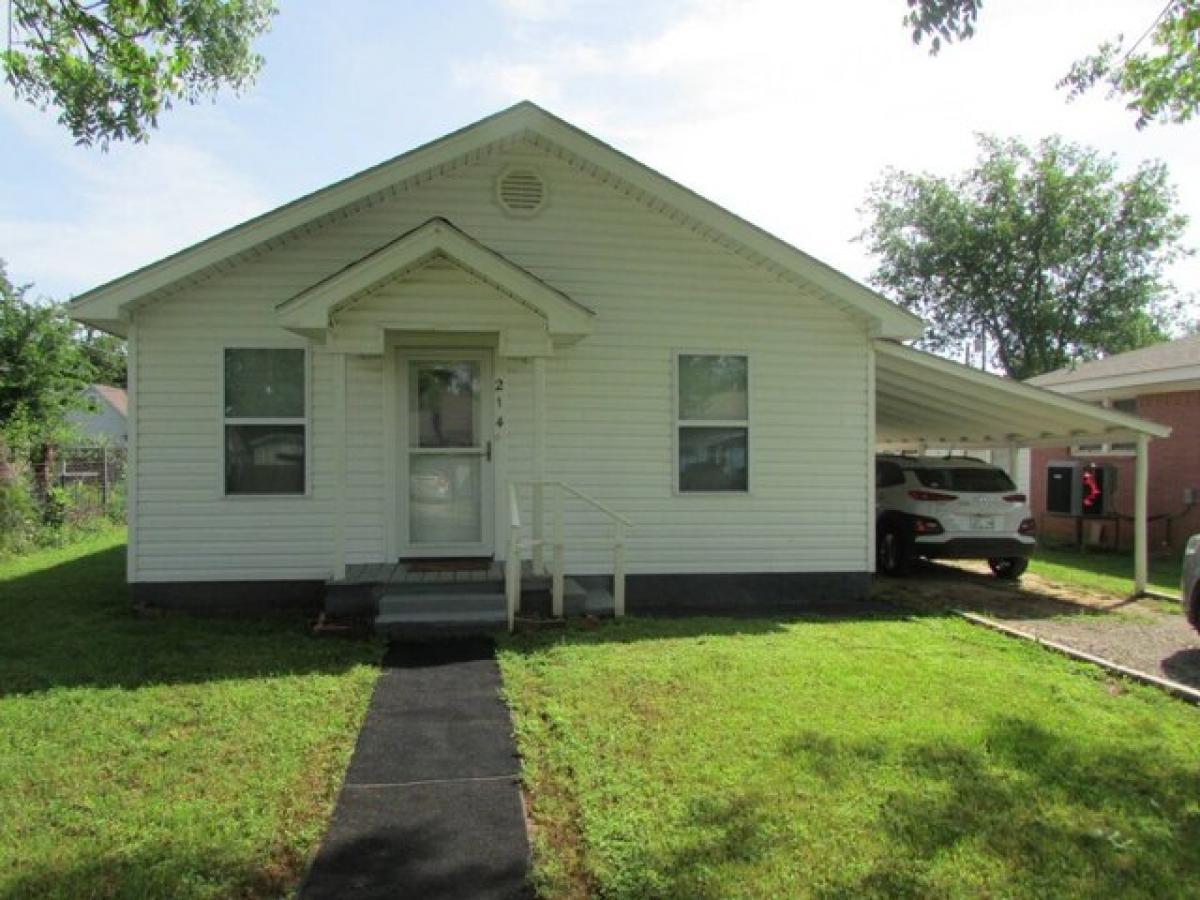 Picture of Home For Sale in Pauls Valley, Oklahoma, United States