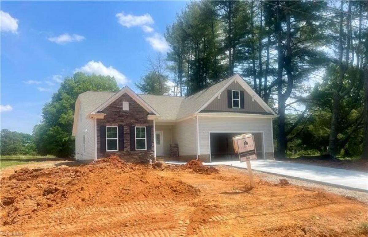 Picture of Home For Sale in Clemmons, North Carolina, United States