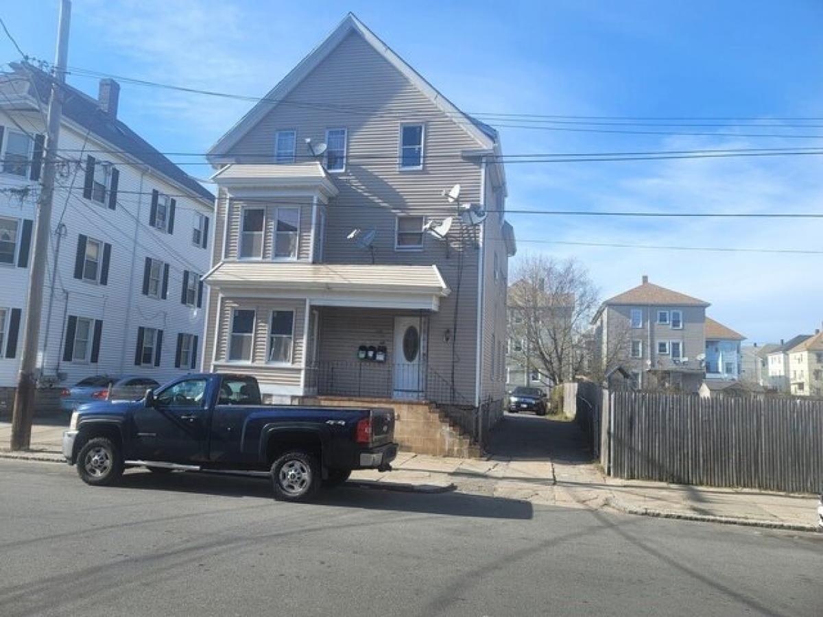 Picture of Home For Sale in New Bedford, Massachusetts, United States