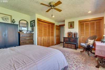 Home For Sale in Amity, Oregon