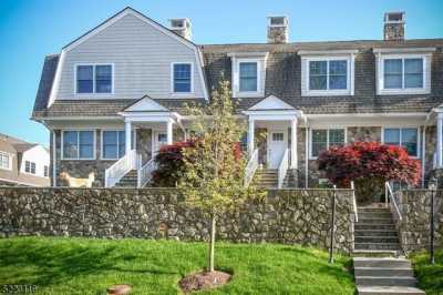 Home For Sale in New Providence, New Jersey