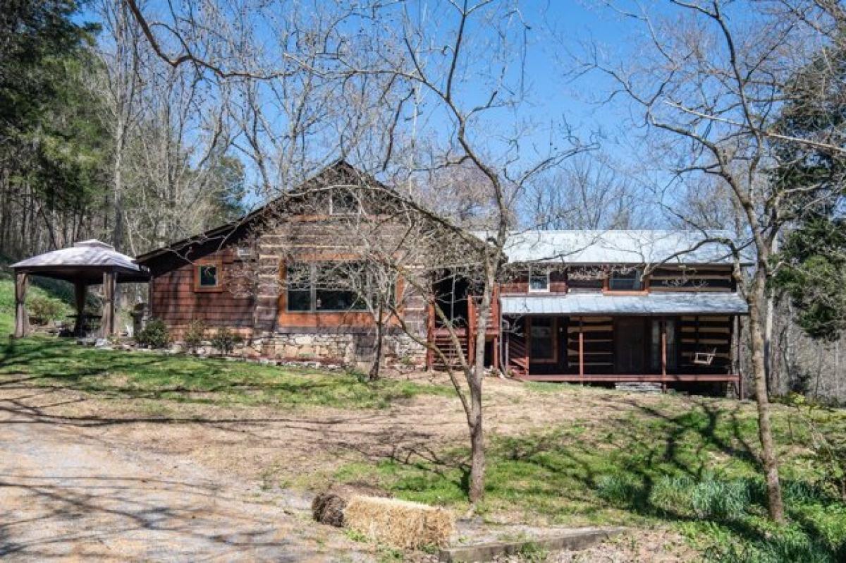 Picture of Home For Sale in Bradyville, Tennessee, United States